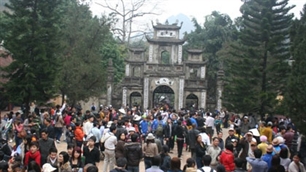 Eröffnung des Festes der Parfüm-Pagode